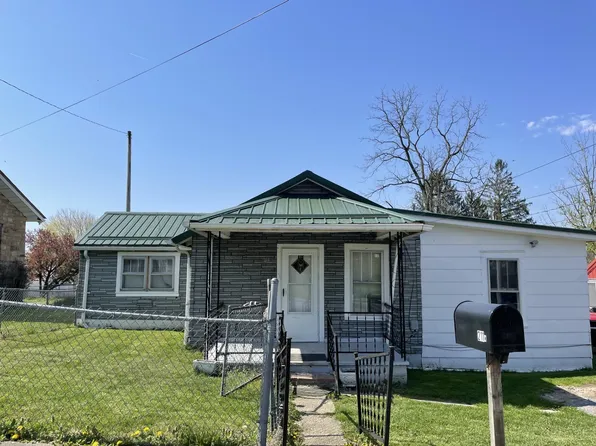 211 Martin Ave W, Oak Hill, WV 25901