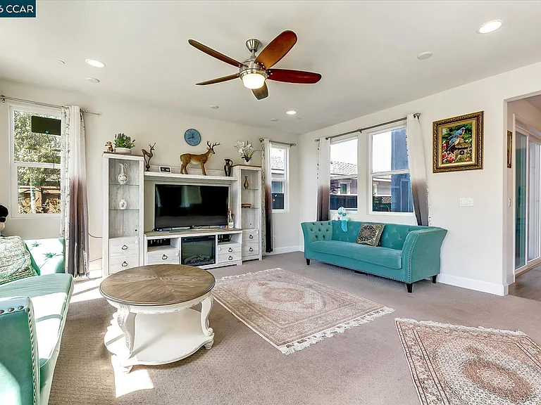 582 Mandevilla Dr — Photo 8