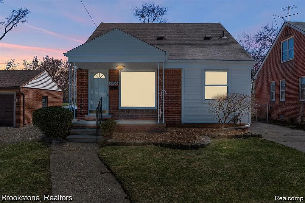 3 bed, 1.0 bath, 1673 sqft, $1,900 — Photo 1