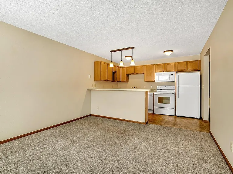 Karolyn Apartments — Photo 5