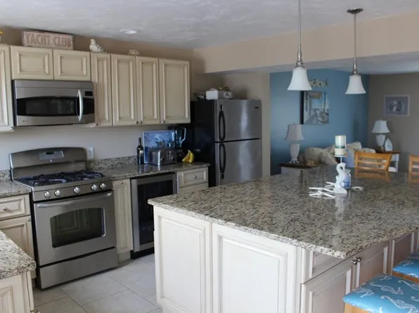 275 N End Blvd APT B1, Salisbury, MA 01952
