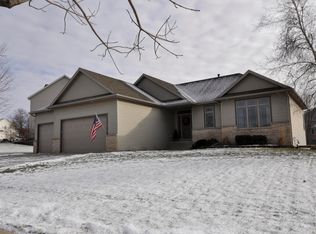 2702 Oakview Ln NE, Rochester, MN 55906