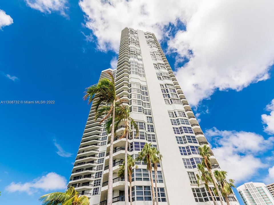 1st image of 3500 Mystic Pointe Dr #Penthouse 4