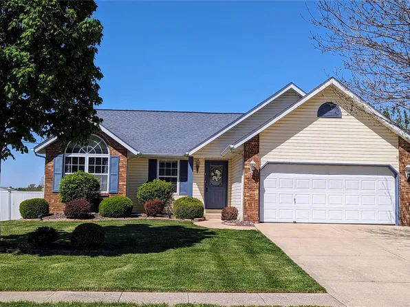61 Oakbrooke, Troy, IL 62294