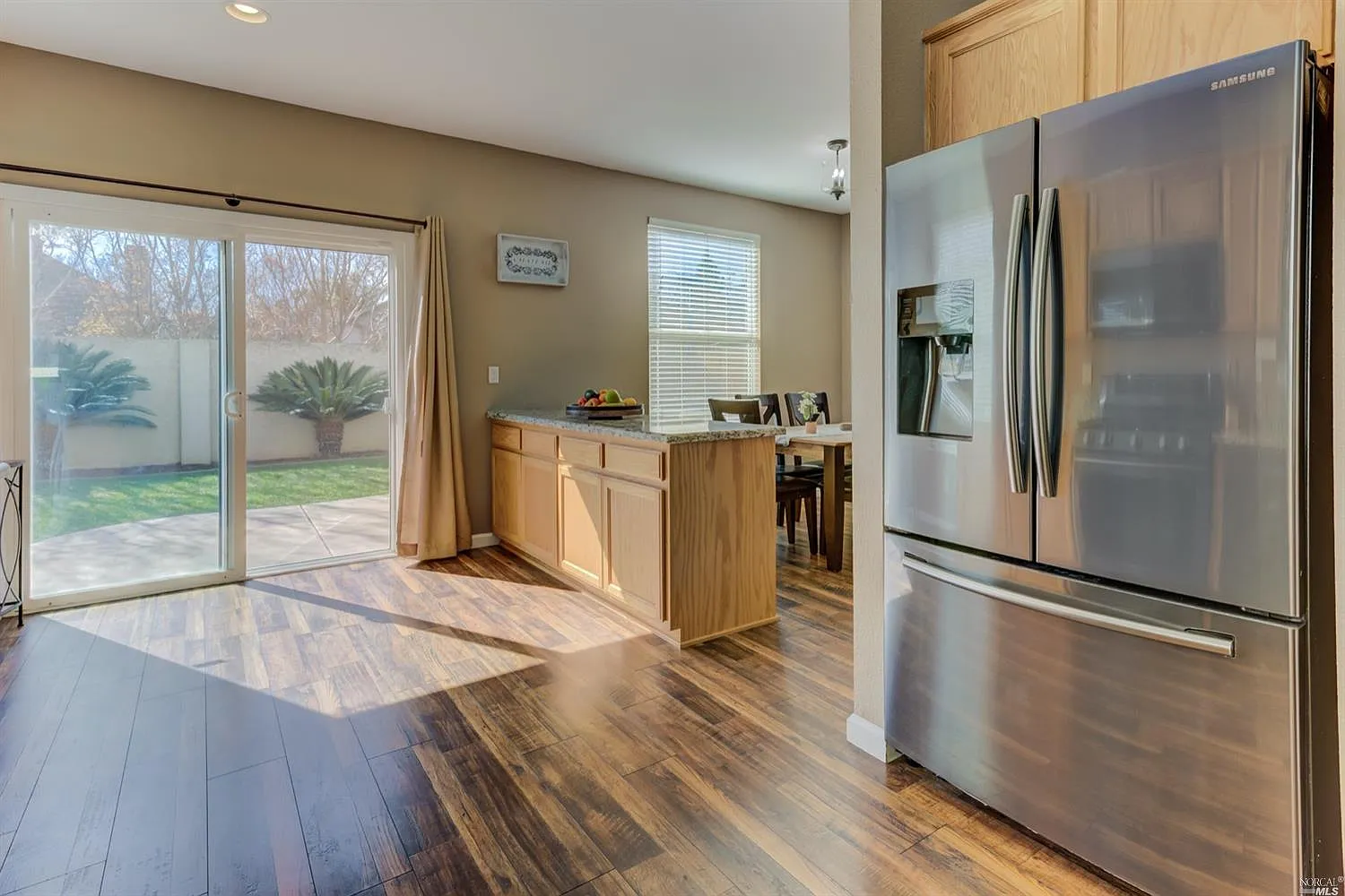 4 bed, 1969 sqft, $3,200 — Photo 3