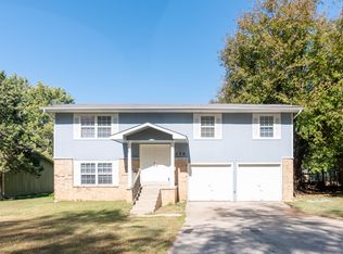 3175 W Winchester Rd, Springfield, MO 65807