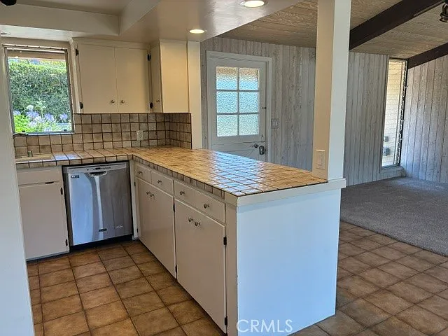 998 Oriole Dr — Photo 17