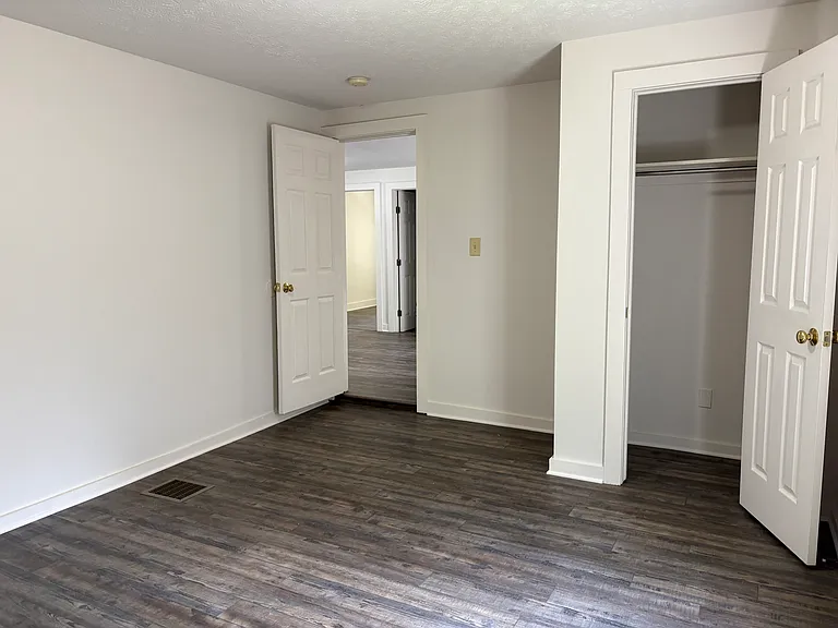 682 Roscoe Ave — Photo 6