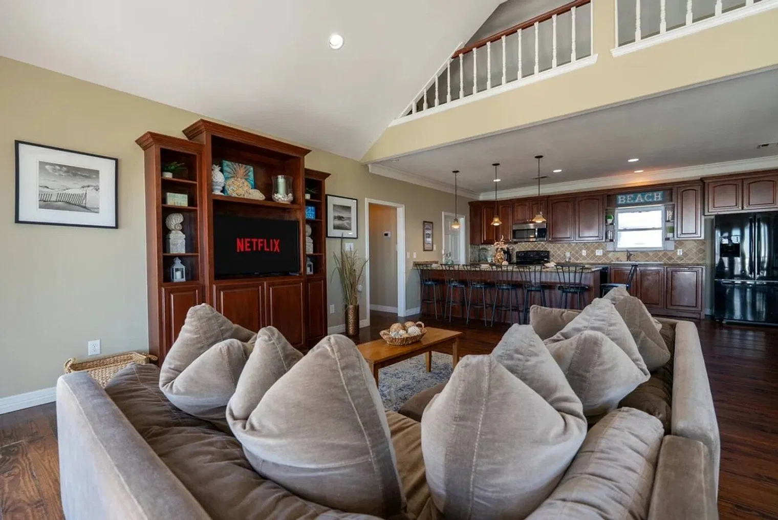 4 bed, 2.0 bath, 2335 sqft, $3,888 — Photo 3