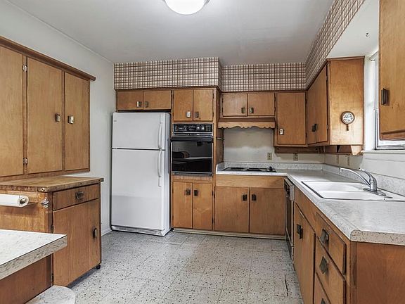 3rd image of 1805 Smith Ln