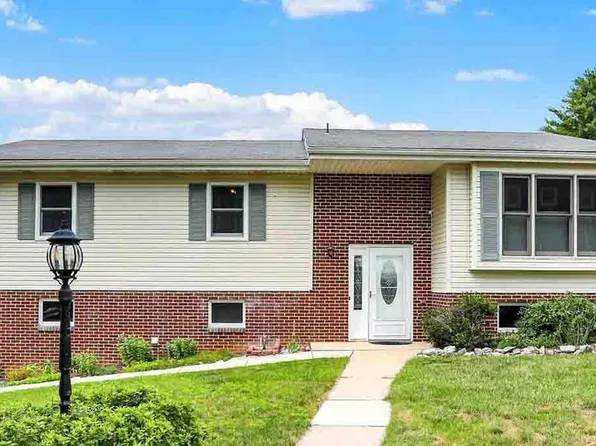 61 Sheraton Dr, Carlisle, PA 17013