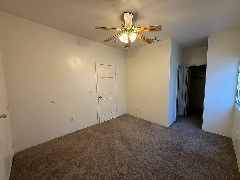 1416 E Elm St — Photo 10