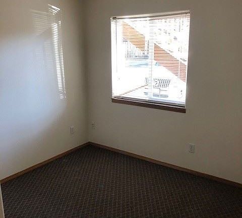 2nd image of 716 SE Davis St