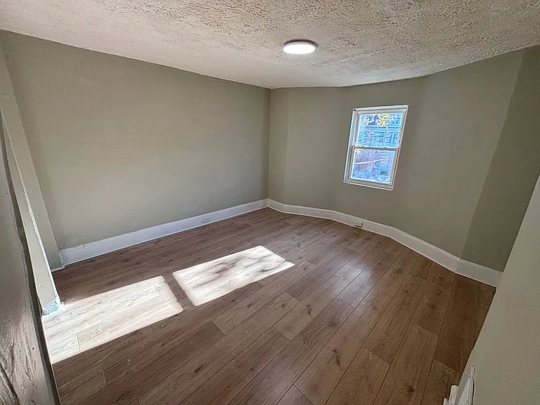 1636 E State St — Photo 5