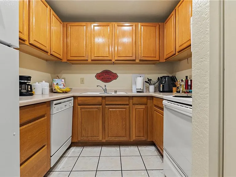 22700 Lakeway Dr #331 — Photo 6