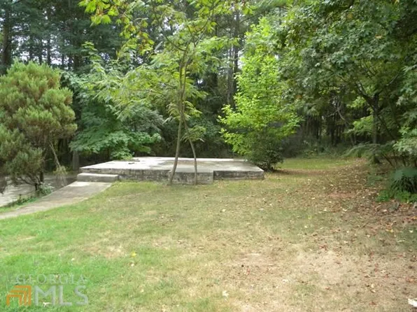672 Pepperwood Trl, Stone Mountain, GA 30087