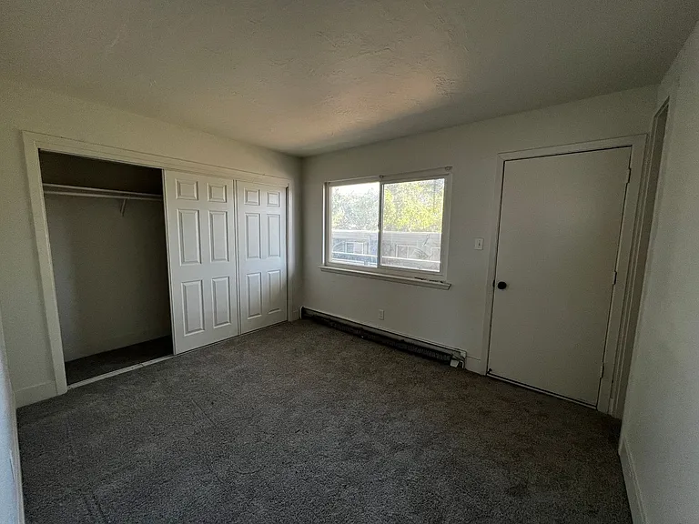 Creekside Townhome Apartments — Photo 13