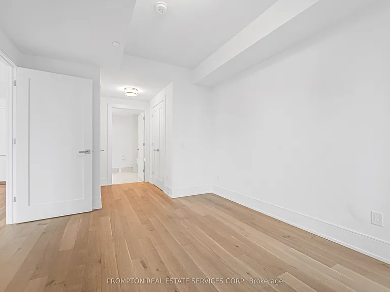 455 Wellington St W #908 — Photo 36