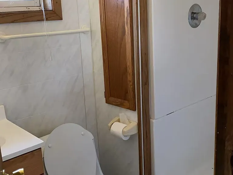 Full bathroom #2