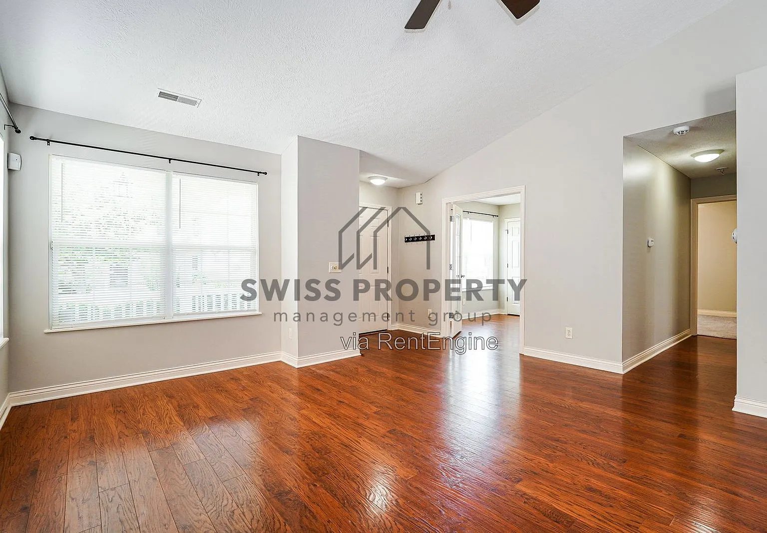 3 bed, 2.0 bath, 1194 sqft, $2,495 — Photo 4