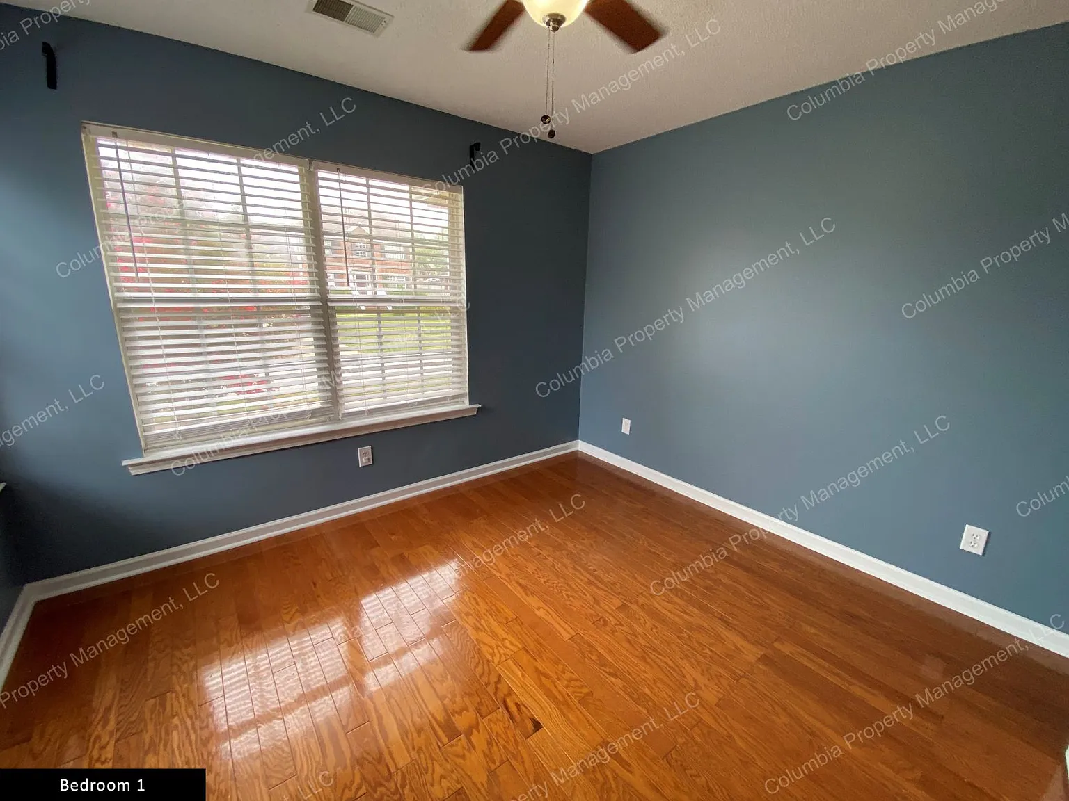3 bed, 2.5 bath, 2200 sqft, $2,200 — Photo 3