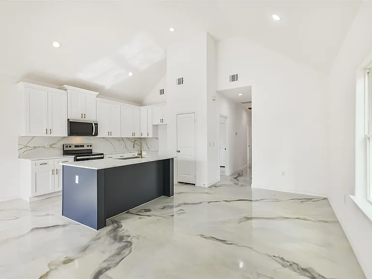 16922 W Forrestal — Photo 4