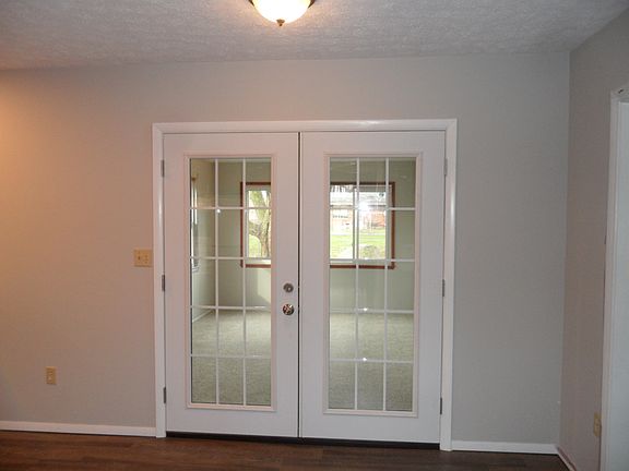 5th image of 1523 Amesbury Ct