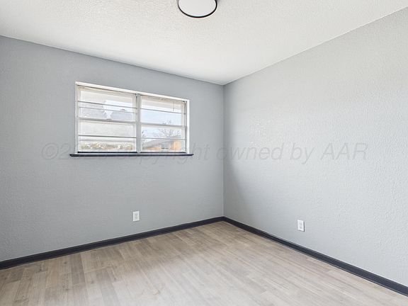 4th image of 1002 NE 4th St