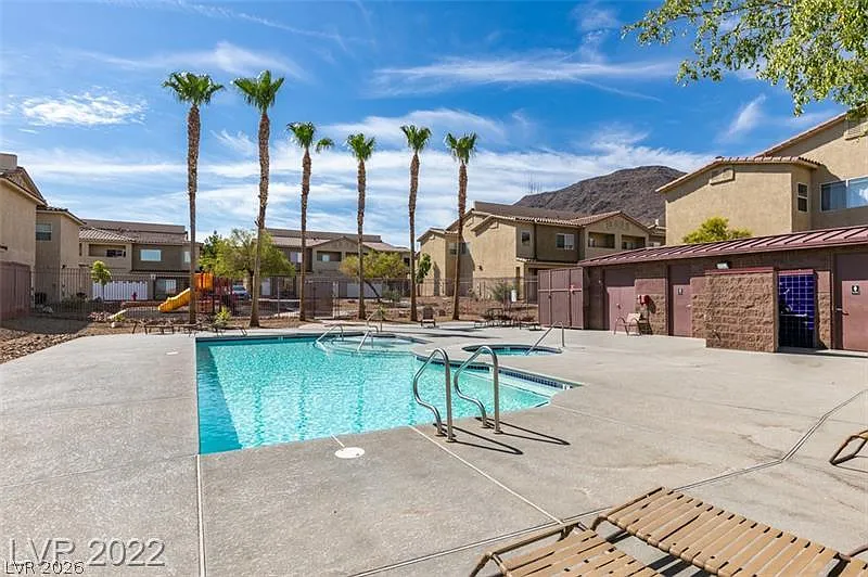 2 bed, 2.5 bath, 1267 sqft, $1,750 — Photo 2