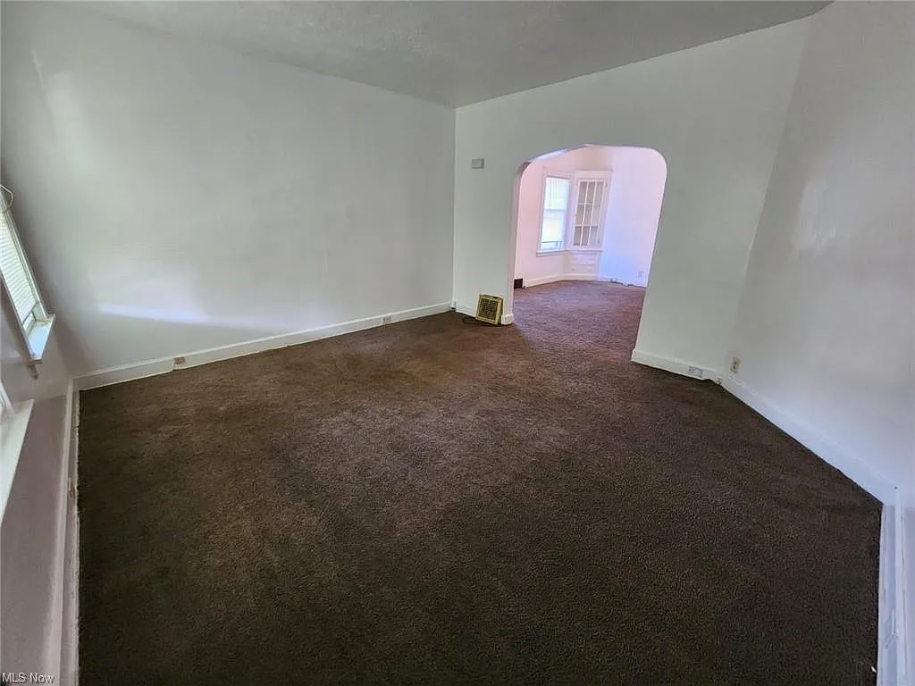 5 bed, 2.5 bath, 1688 sqft, $1,600 — Photo 2