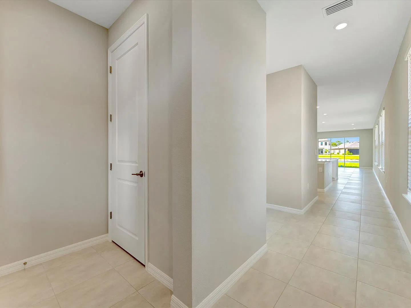 3BR Lake-View + Den Home in Gated Community of Palmero — Photo 2