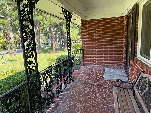2nd image of 302 Oak Dr