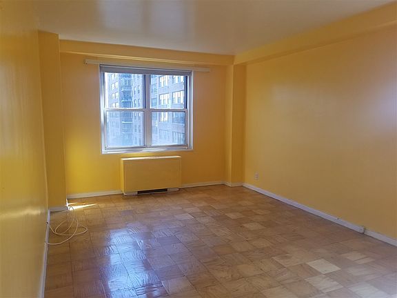 4th image of 225 Saint Pauls Ave #516