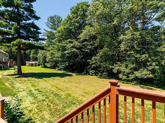 4th image of 6 Melissa Ln
