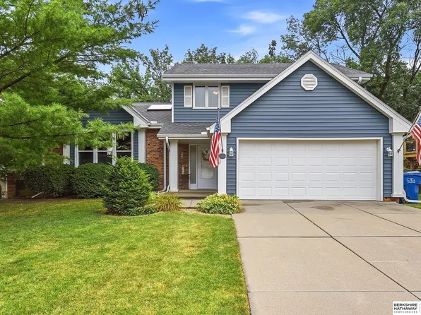 807 Redwood Ln, Papillion, NE 68046