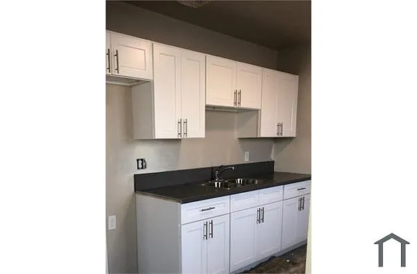 Building Photo - 10814 S Broadway #1