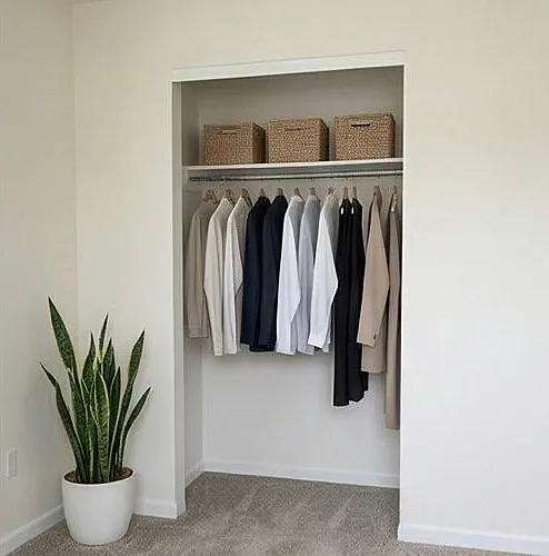 Each room with its own closet