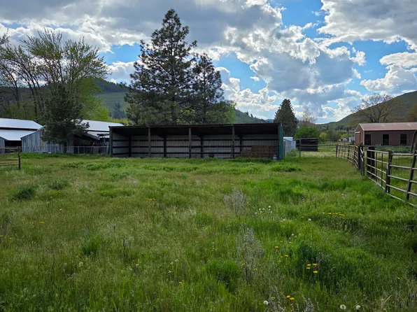 (undisclosed Address), La Grande, OR 97850