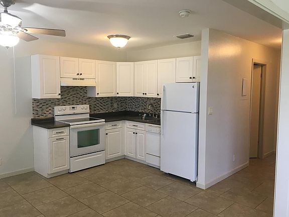 3rd image of 301 SW 12th Ct #2