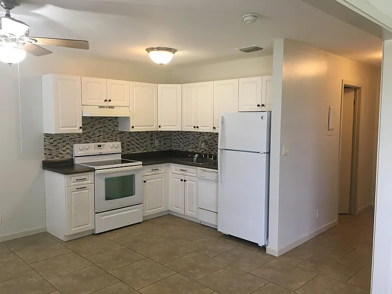 301 SW 12th Ct #2 — Photo 3