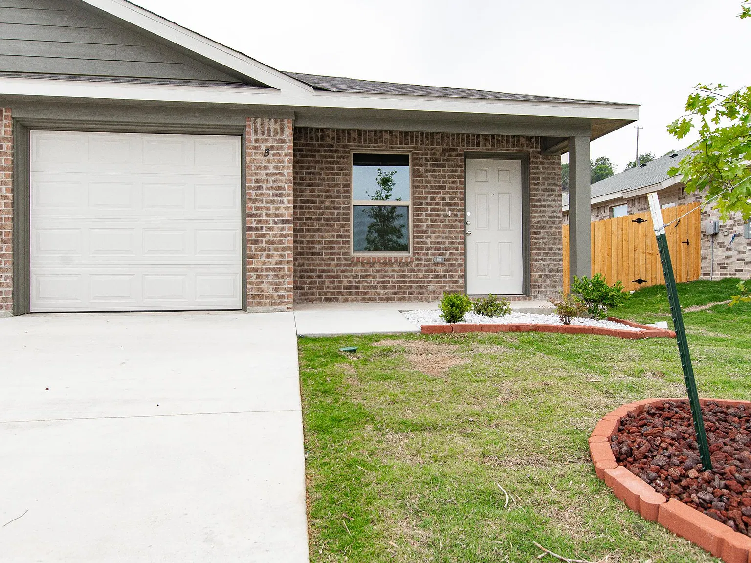 3 bed, 1300 sqft, $1,600 — Photo 2