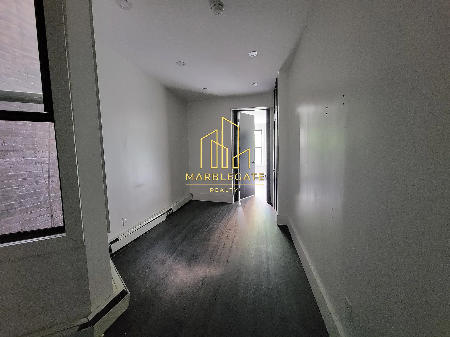 3 bed, 1050 sqft, $2,200 — Photo 4
