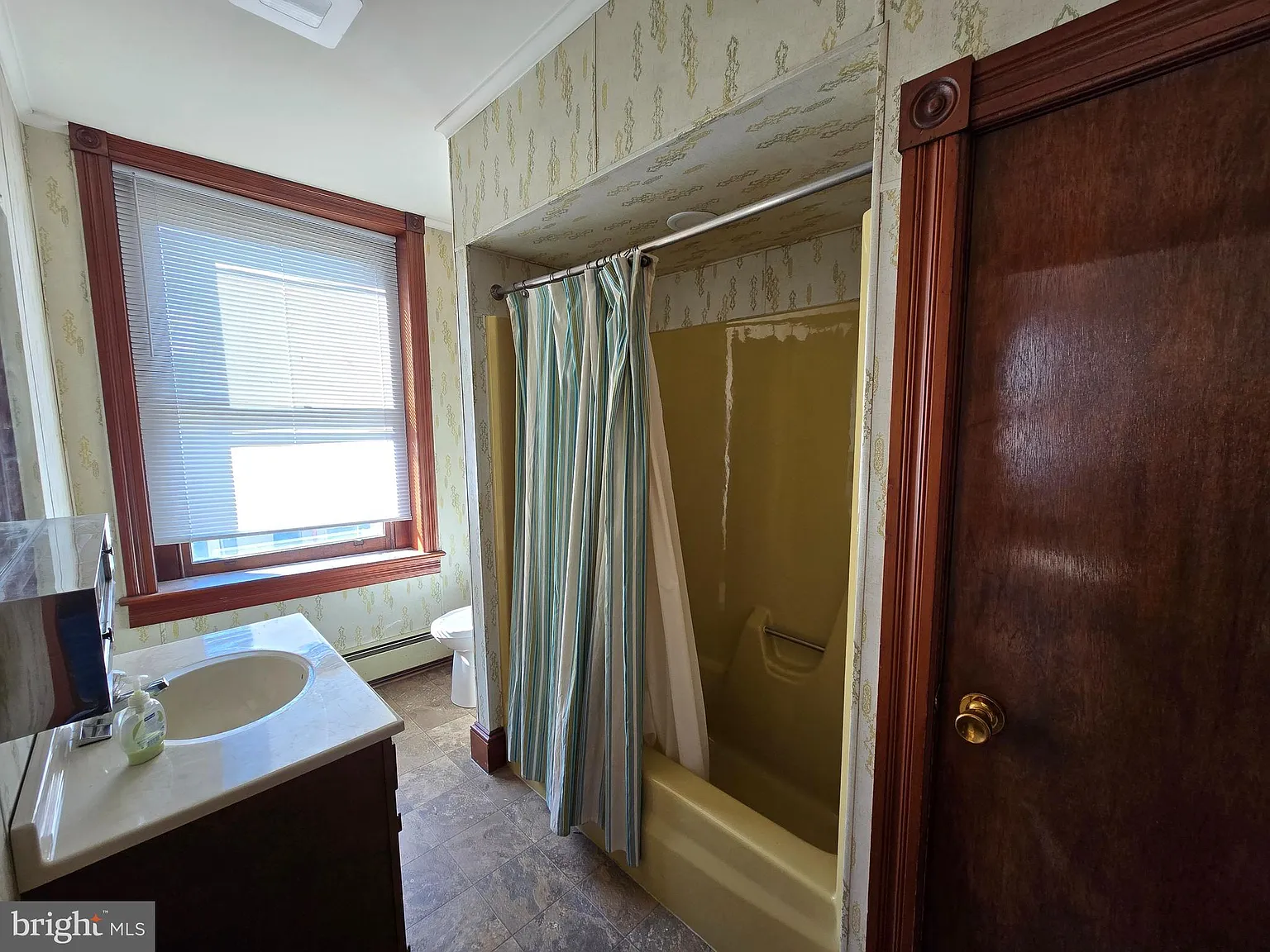 Studio, $875 — Photo 2