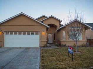 733 Divot Dr, Fernley, NV 89408