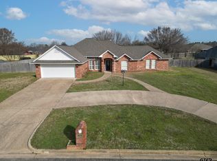 825 Braewood Cir, Lindale, TX 75771