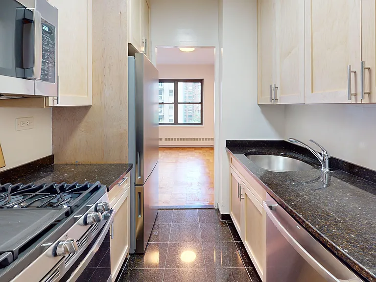 412 E 55th St #11C — Photo 7