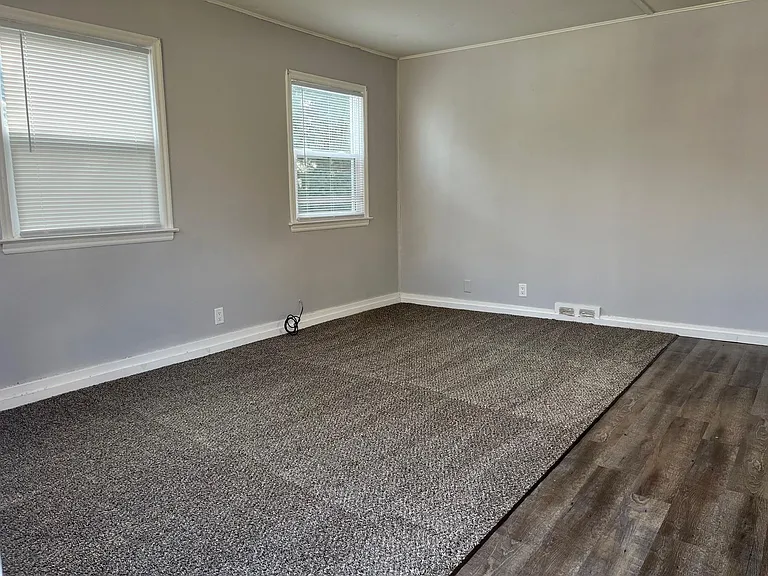 2206 Crawford St — Photo 11