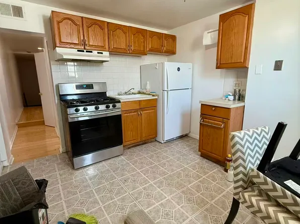 2122 S 10th St Floor 2, Philadelphia, PA 19148