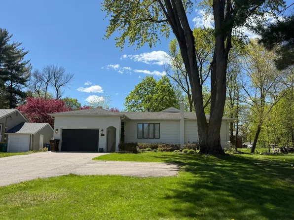 25835 Wild Rose Ln, Shorewood, MN 55331