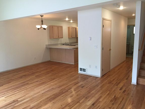 3rd image of 292 NW Clay Ct